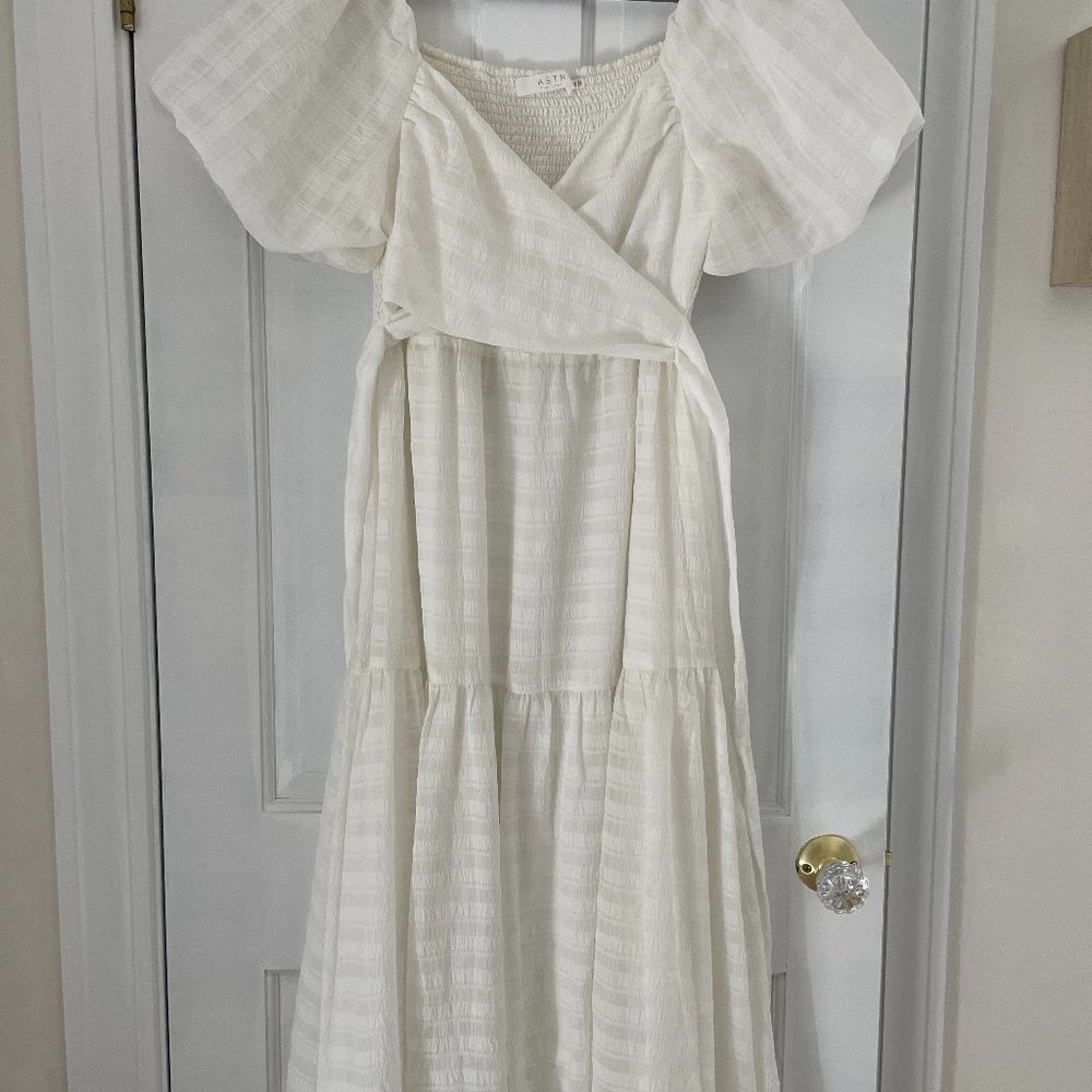 ASTR Sonnet Puff Sleeve Midi Dress